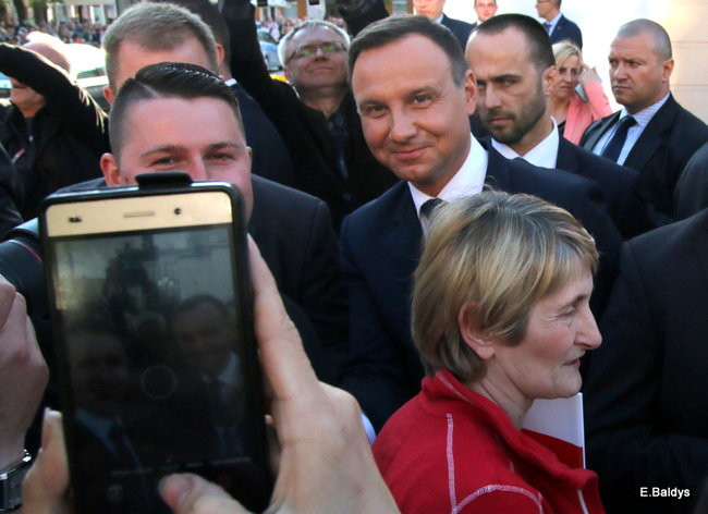 Oklaski i gwizdy na powitanie prezydenta Andrzeja Dudy (zdjęcia, film)