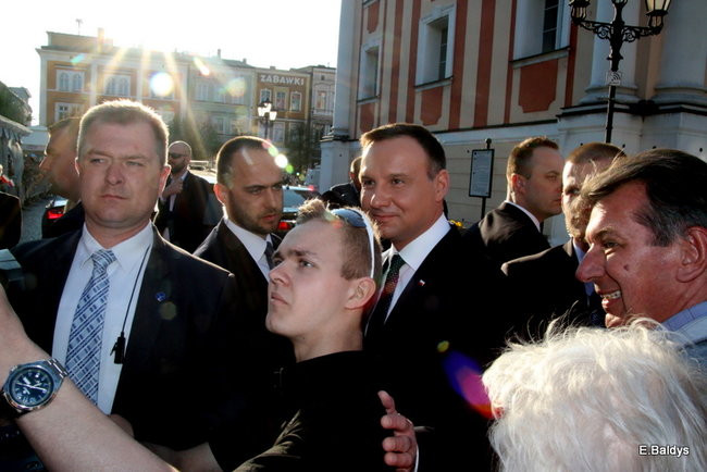Oklaski i gwizdy na powitanie prezydenta Andrzeja Dudy (zdjęcia, film)