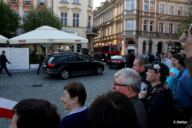 Oklaski i gwizdy na powitanie prezydenta Andrzeja Dudy (zdjęcia, film)