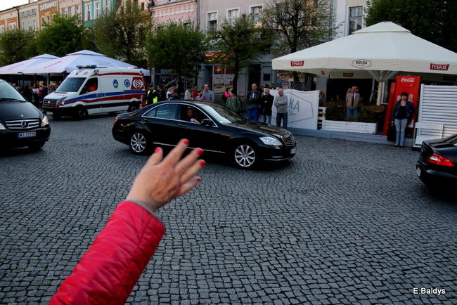 Oklaski i gwizdy na powitanie prezydenta Andrzeja Dudy (zdjęcia, film)
