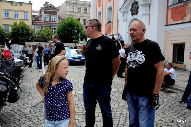 Ruszyli w burzową paradę (wideo, zdjęcia)