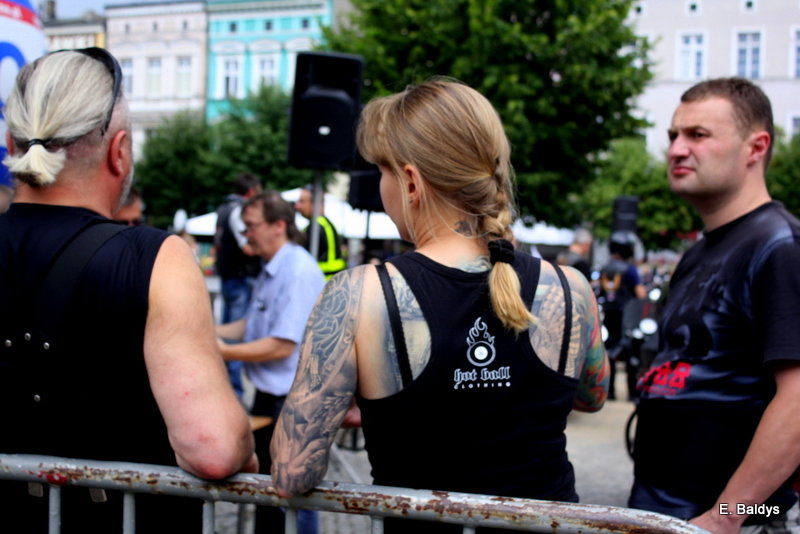 Ruszyli w burzową paradę (wideo, zdjęcia)