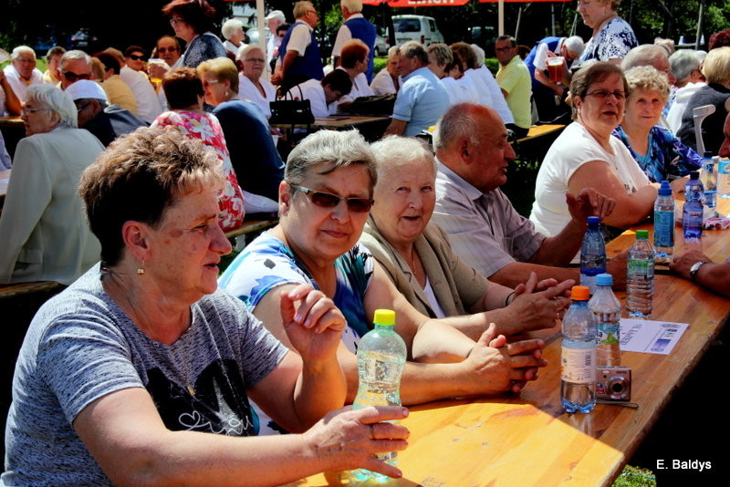 Festyn Seniorów na lotnisku (zdjęcia)