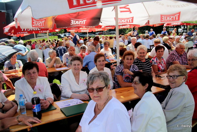 Festyn Seniorów na lotnisku (zdjęcia)