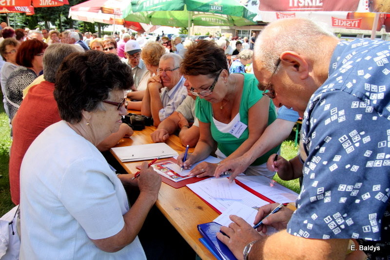 Festyn Seniorów na lotnisku (zdjęcia)