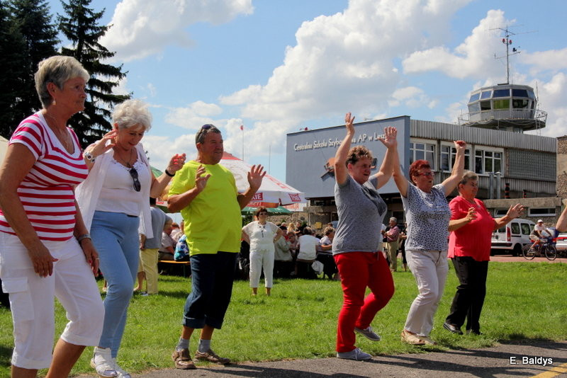 Festyn Seniorów na lotnisku (zdjęcia)