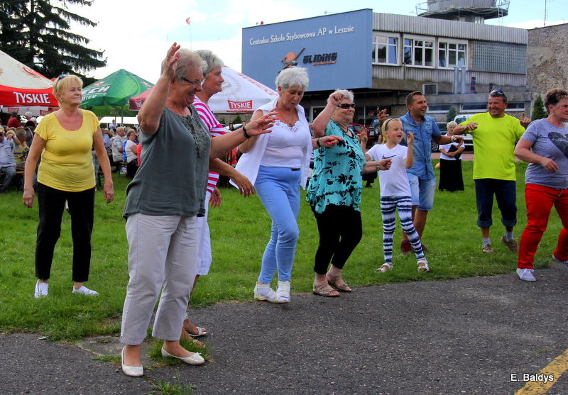 Festyn Seniorów na lotnisku (zdjęcia)