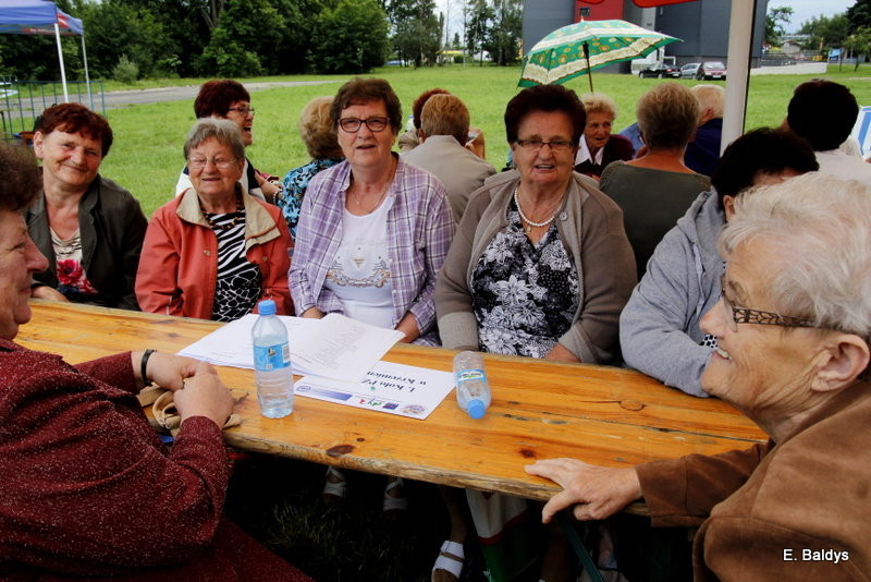 Festyn Seniorów na lotnisku (zdjęcia)