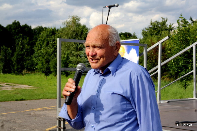Festyn Seniorów na lotnisku (zdjęcia)