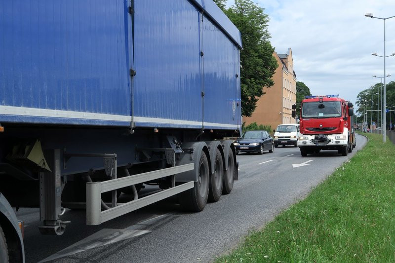Kolizja TIR-a i hyundaia (zdjęcia)