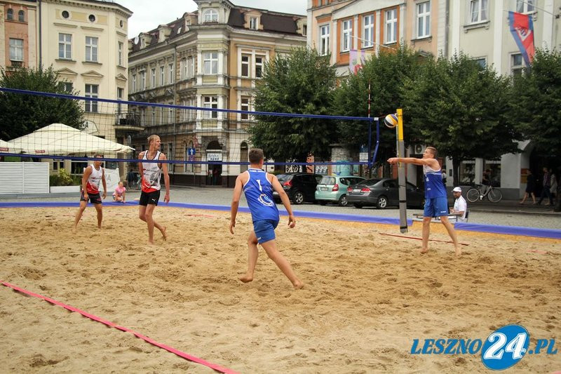 Na Rynku trwa turniej w siatkówce plażowej (zdjęcia)