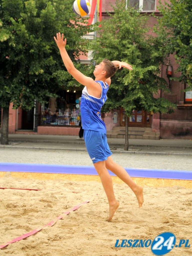 Na Rynku trwa turniej w siatkówce plażowej (zdjęcia)