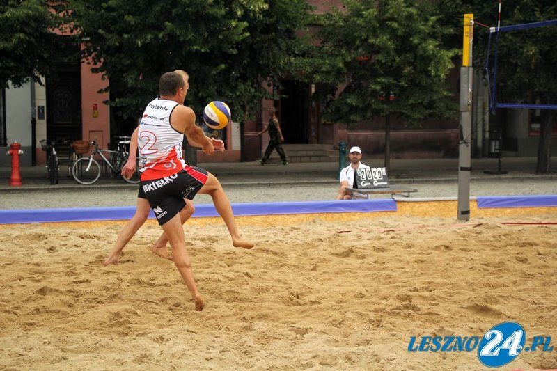 Na Rynku trwa turniej w siatkówce plażowej (zdjęcia)