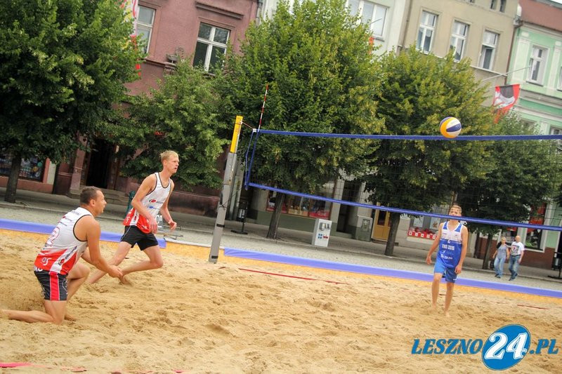 Na Rynku trwa turniej w siatkówce plażowej (zdjęcia)
