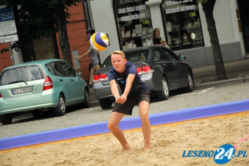 Na Rynku trwa turniej w siatkówce plażowej (zdjęcia)