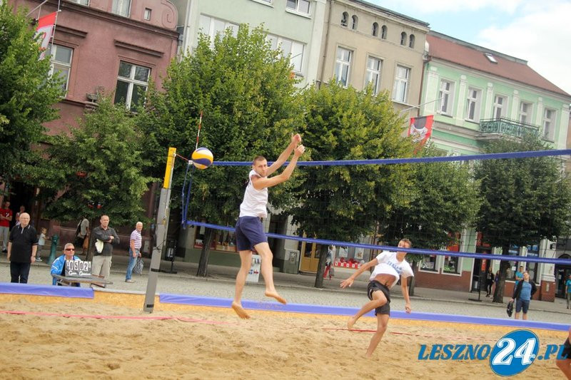 Na Rynku trwa turniej w siatkówce plażowej (zdjęcia)