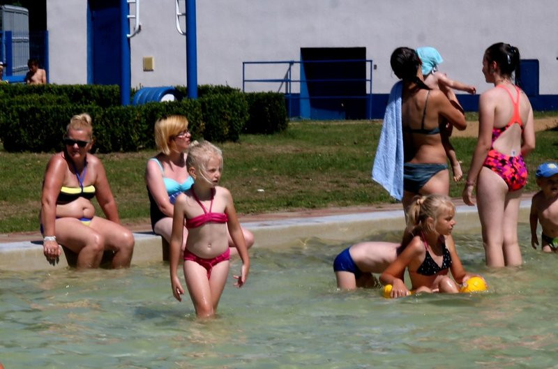 Tłoczno na basenie (zdjęcia)
