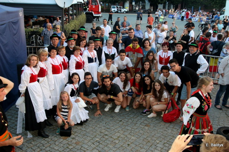 Rynek pełen radości. Z Hiszpanami (dużo zdjęć)