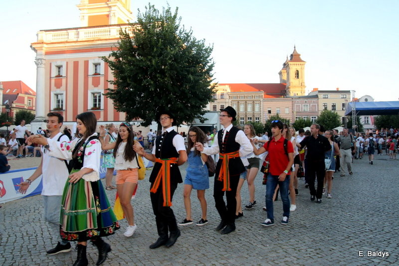 Rynek pełen radości. Z Hiszpanami (dużo zdjęć)