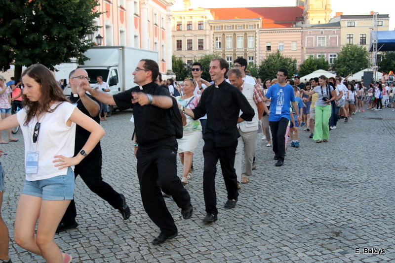 Rynek pełen radości. Z Hiszpanami (dużo zdjęć)
