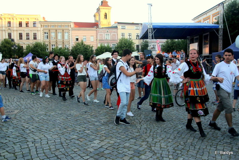Rynek pełen radości. Z Hiszpanami (dużo zdjęć)
