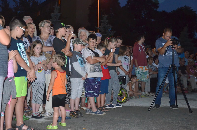 Ogień i woda. Nocne otwarcie fontanny (zdjęcia)
