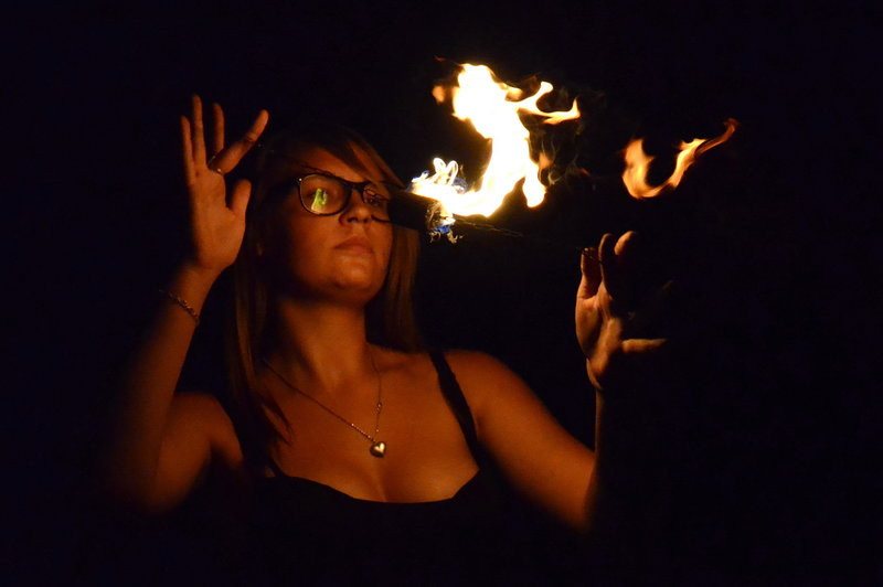 Ogień i woda. Nocne otwarcie fontanny (zdjęcia)