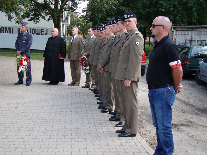 Hołd powstańcom pod trzema pomnikami (zdjęcia)