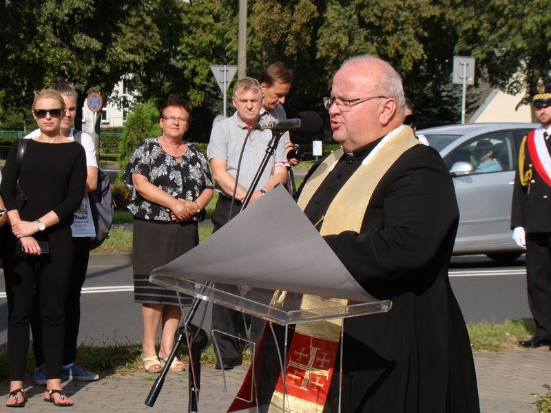 Hołd powstańcom pod trzema pomnikami (zdjęcia)