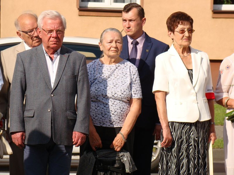 Hołd powstańcom pod trzema pomnikami (zdjęcia)