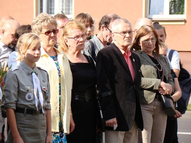 Hołd powstańcom pod trzema pomnikami (zdjęcia)