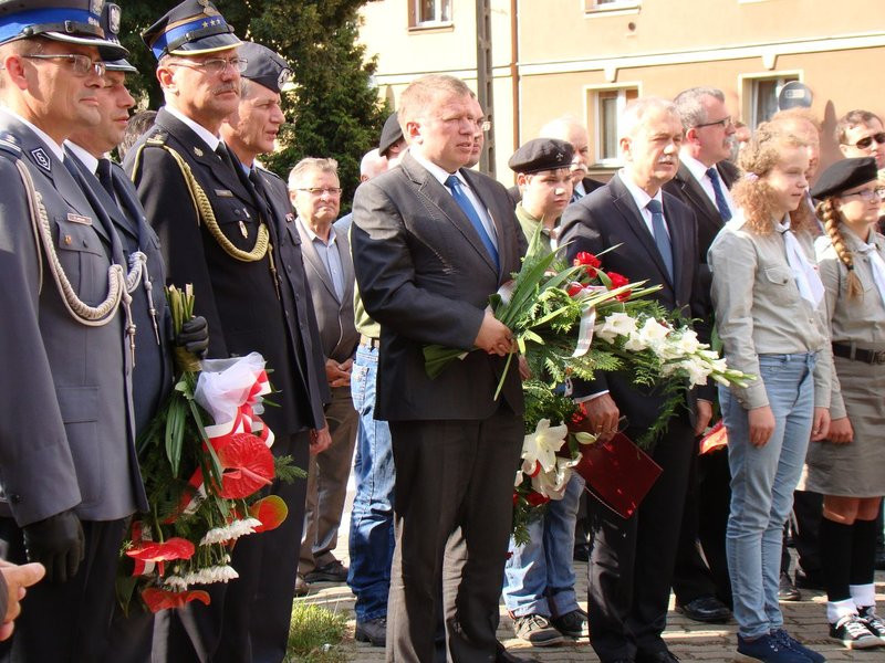 Hołd powstańcom pod trzema pomnikami (zdjęcia)