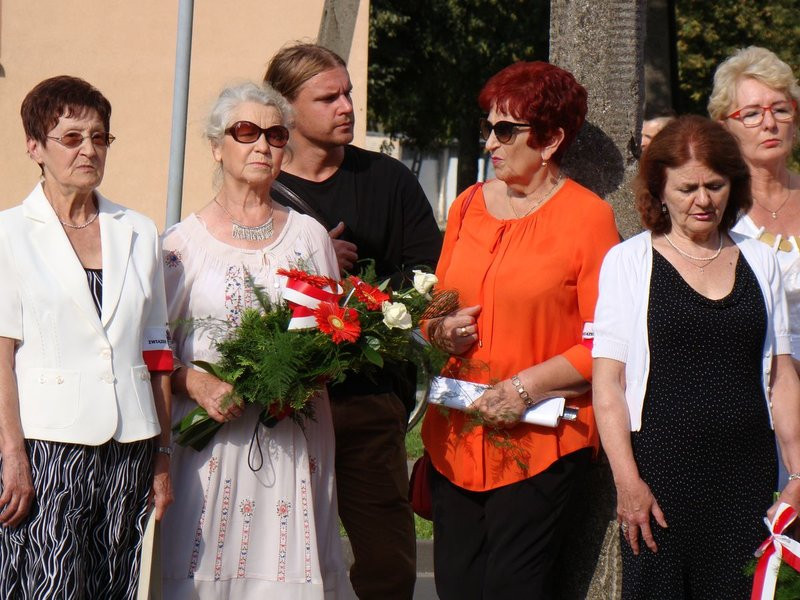 Hołd powstańcom pod trzema pomnikami (zdjęcia)