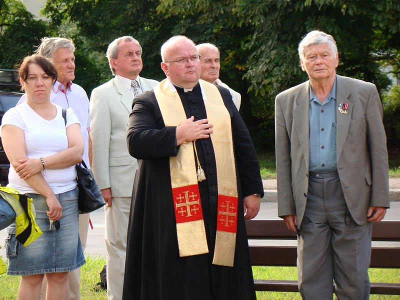 Hołd powstańcom pod trzema pomnikami (zdjęcia)