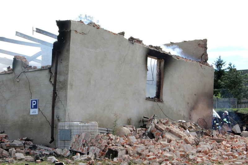 Ogień strawił zakład w Ziemnicach (zdjęcia)