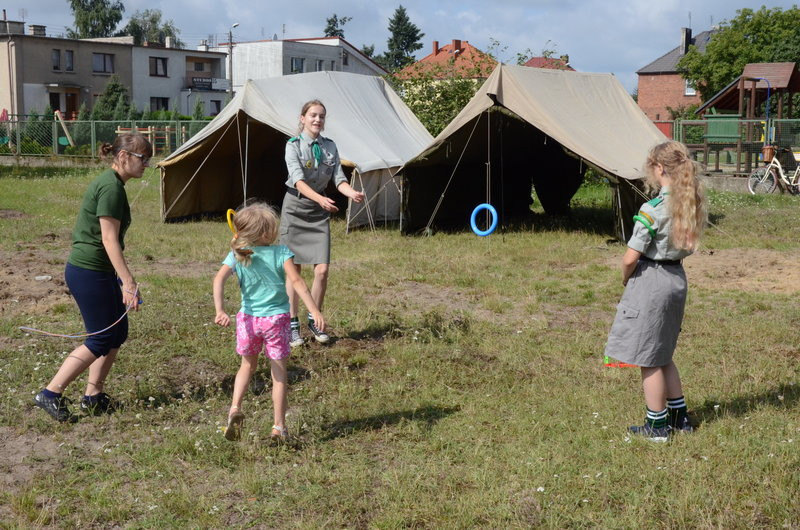 Na placu robi się kolorowo (zdjęcia)