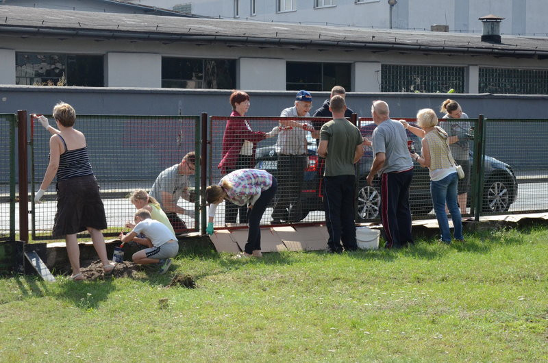 Na placu robi się kolorowo (zdjęcia)