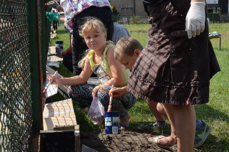Na placu robi się kolorowo (zdjęcia)