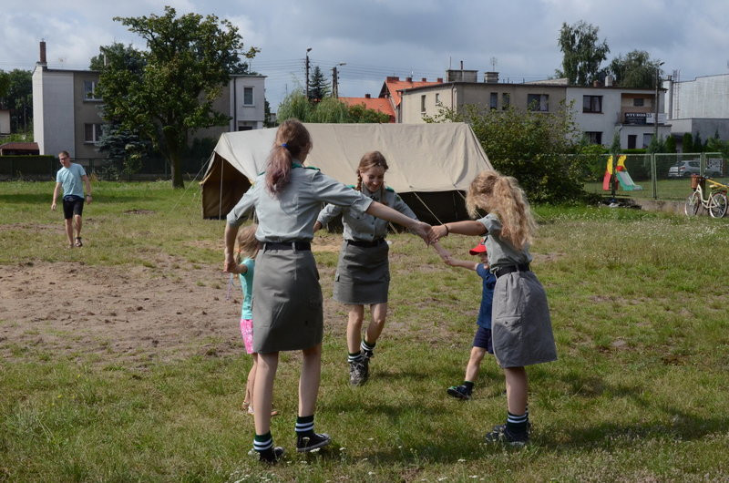Na placu robi się kolorowo (zdjęcia)