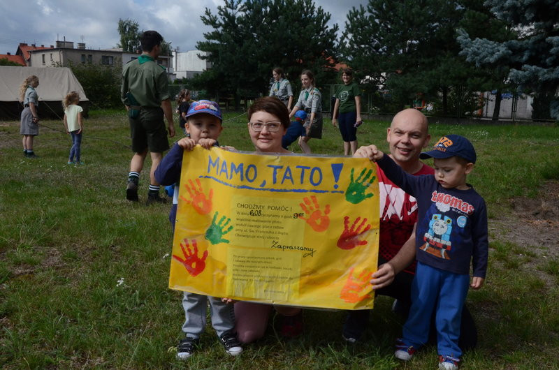 Na placu robi się kolorowo (zdjęcia)