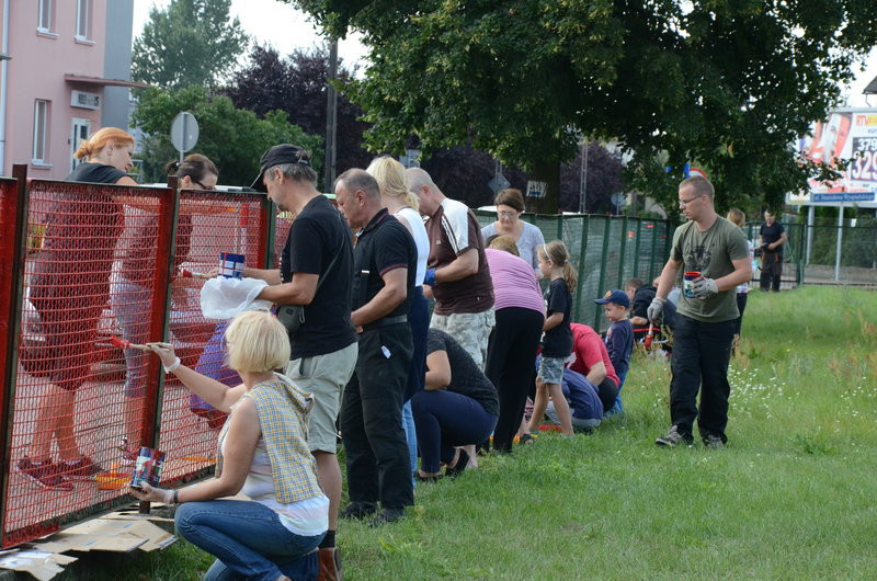 Na placu robi się kolorowo (zdjęcia)