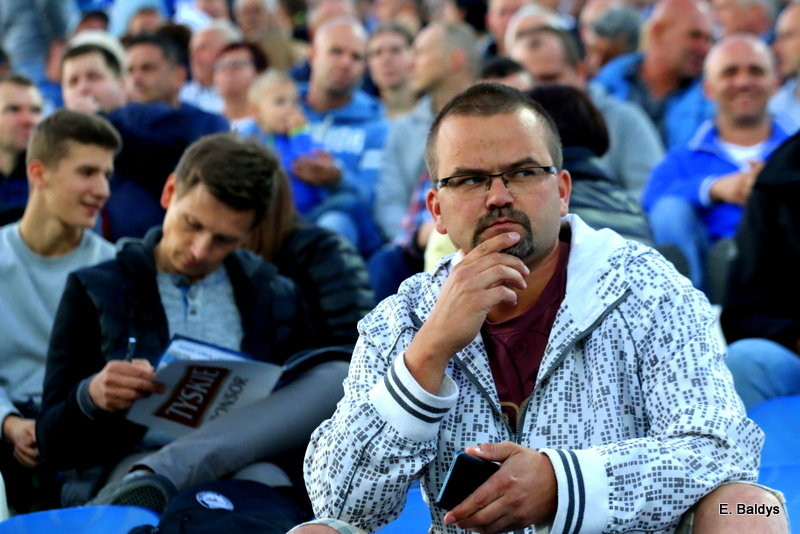 W milczeniu opuszczali Smoczyka (zdjęcia)