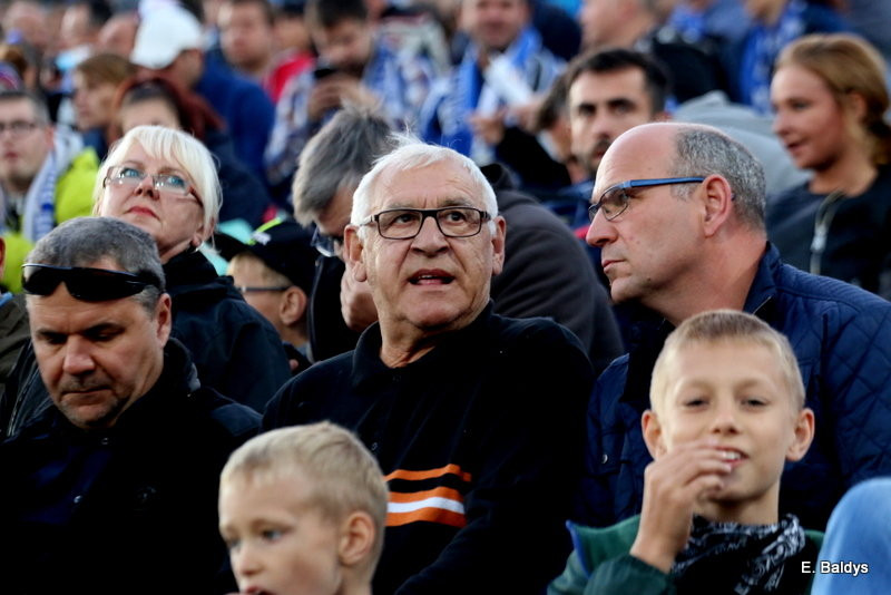 W milczeniu opuszczali Smoczyka (zdjęcia)