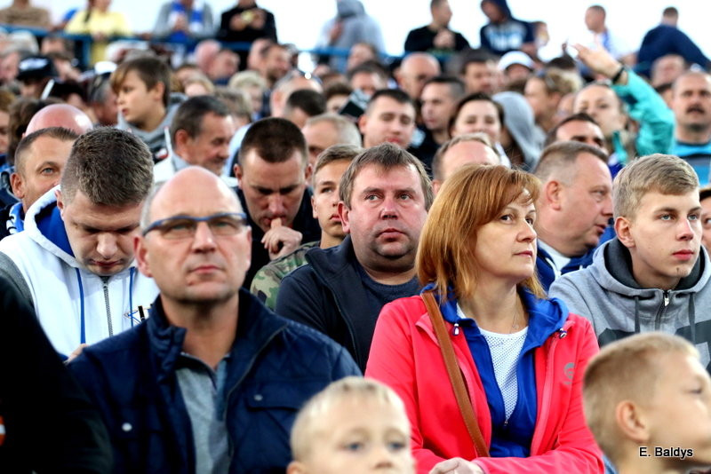 W milczeniu opuszczali Smoczyka (zdjęcia)