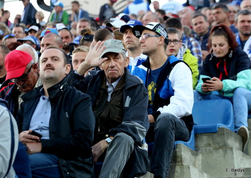 W milczeniu opuszczali Smoczyka (zdjęcia)