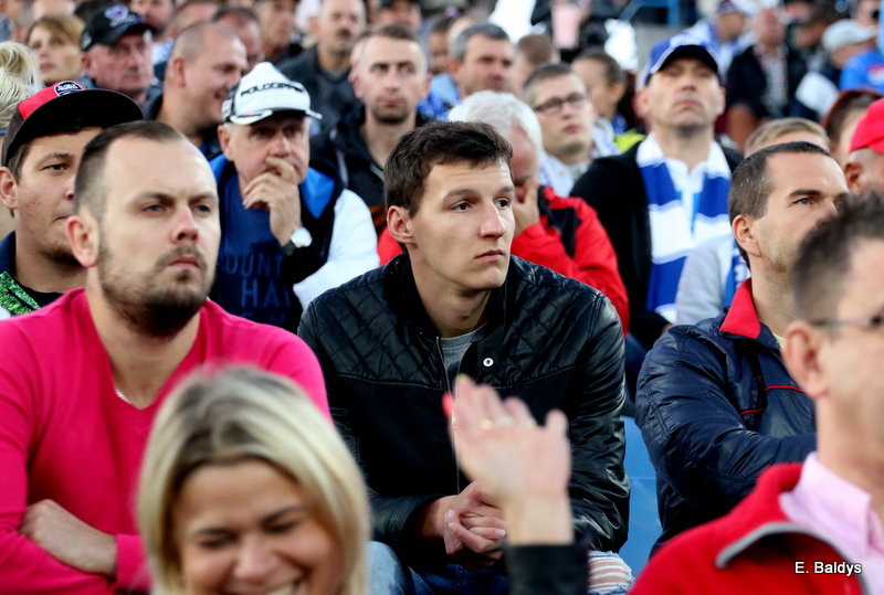 W milczeniu opuszczali Smoczyka (zdjęcia)