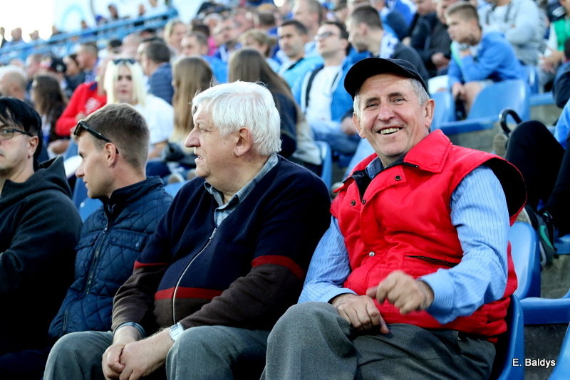 W milczeniu opuszczali Smoczyka (zdjęcia)