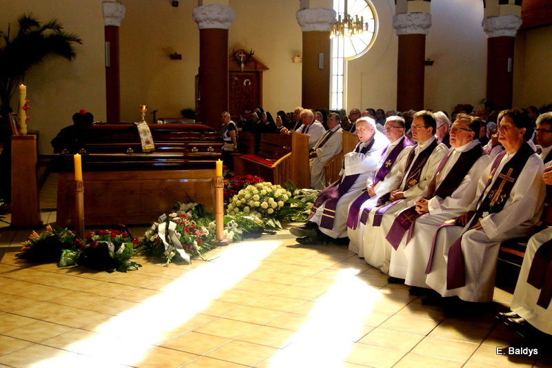 Ostatnie pożegnanie księdza Pietrzaka (zdjęcia)