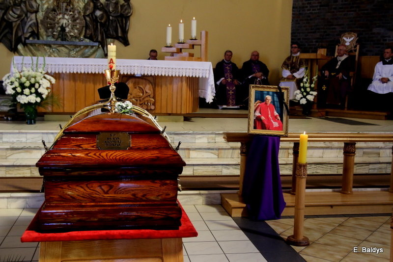 Ostatnie pożegnanie księdza Pietrzaka (zdjęcia)