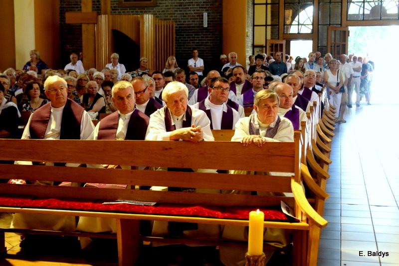 Ostatnie pożegnanie księdza Pietrzaka (zdjęcia)
